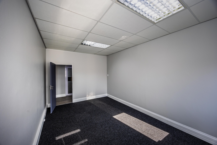 To Let Commercial Property for Rent in Selborne Eastern Cape
